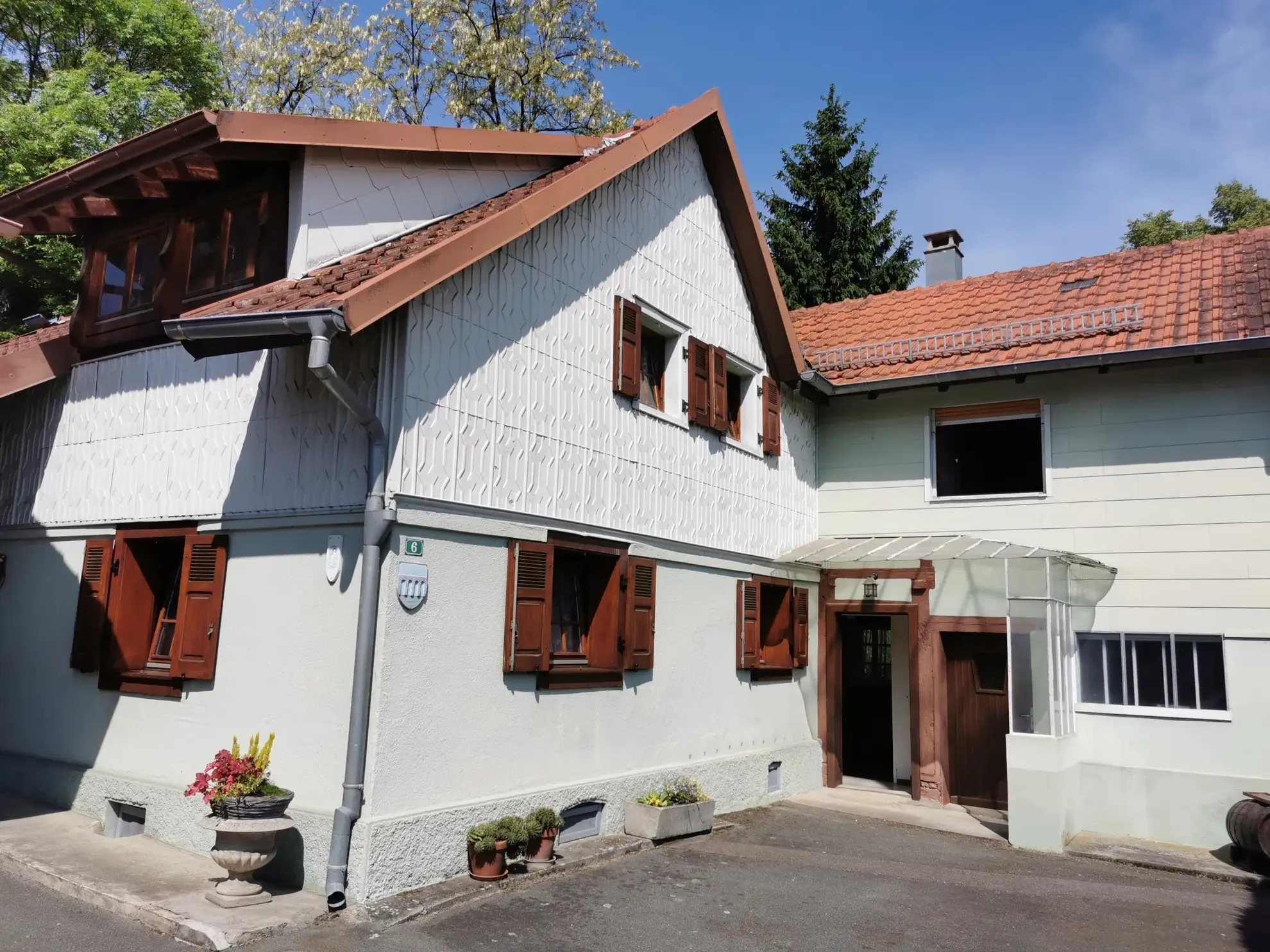 Maison de 166 m² à Manspach avec potentiel d'aménagement et dépendance 