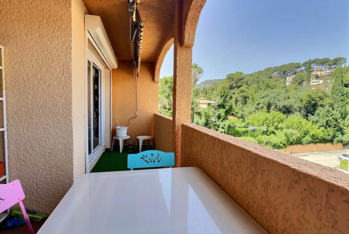 Appartement 5 pièces avec vue dégagée à Costebelle, Hyères 