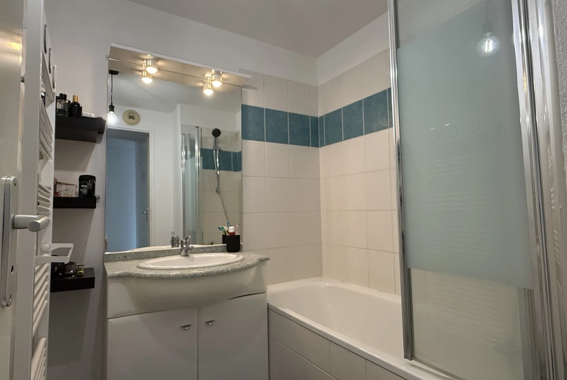 Appartement T2 rénové avec parking privé et balcon à Montigny-en-Gohelle 