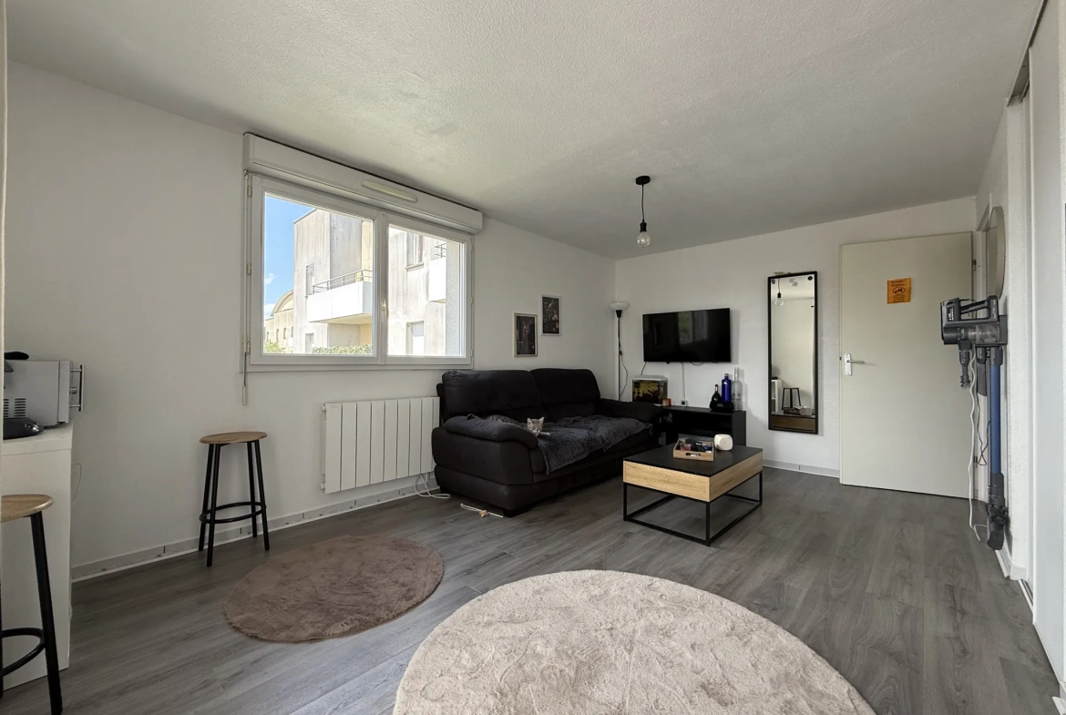 Appartement T2 rénové avec parking privé et balcon à Montigny-en-Gohelle 