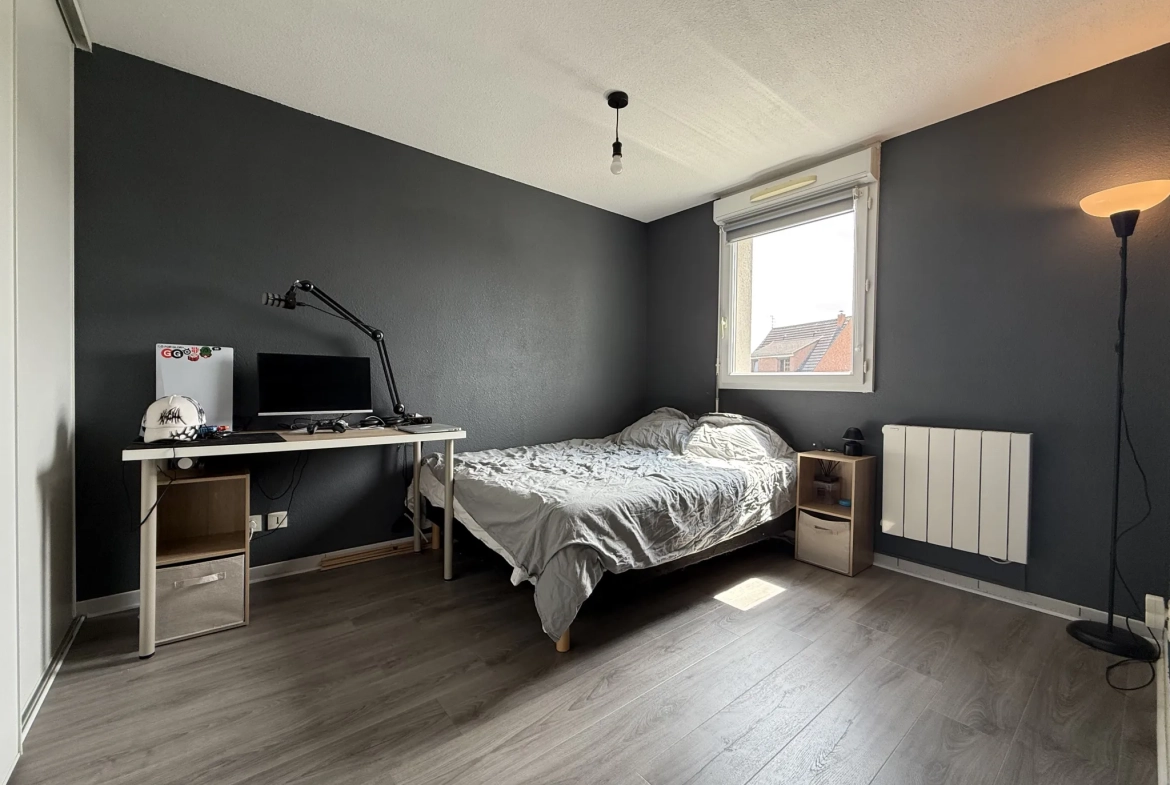 Appartement T2 rénové avec parking privé et balcon à Montigny-en-Gohelle 