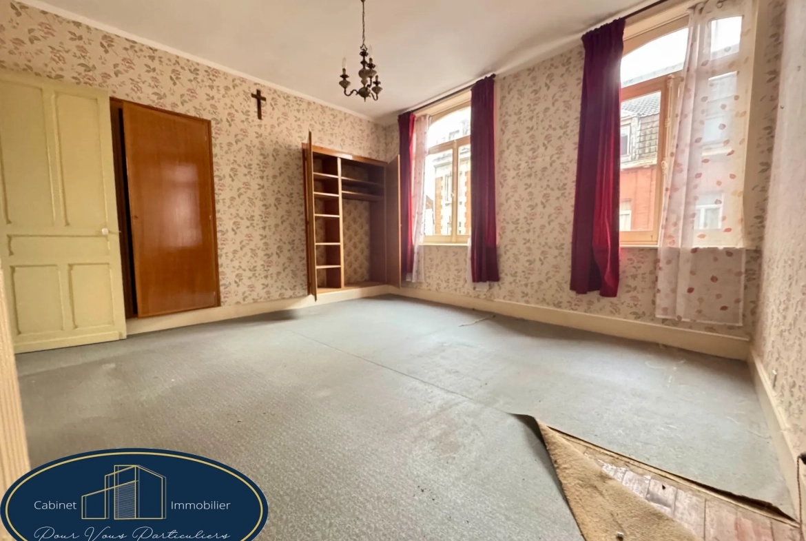 Maison de maître à vendre à Armentières - 182 m², jardin et potentiel à saisir 