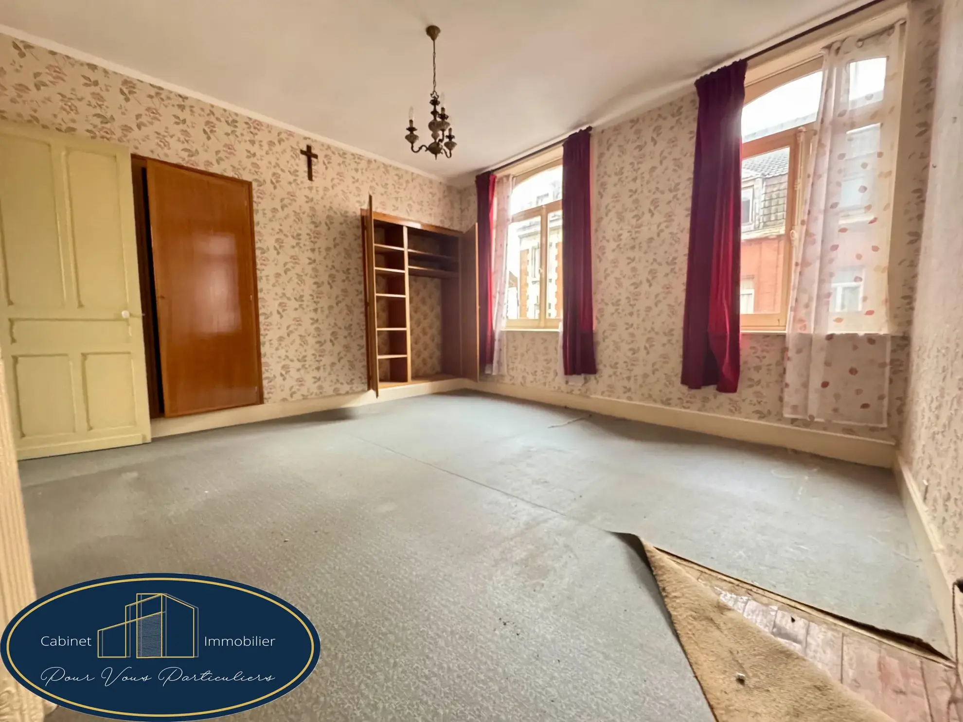 Maison de maître à vendre à Armentières - 182 m², jardin et potentiel à saisir 
