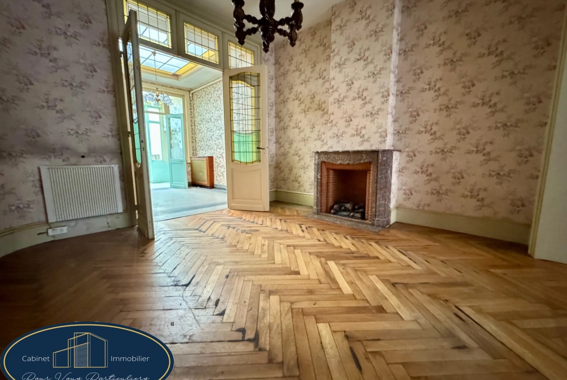 Maison de maître à vendre à Armentières - 182 m², jardin et potentiel à saisir 