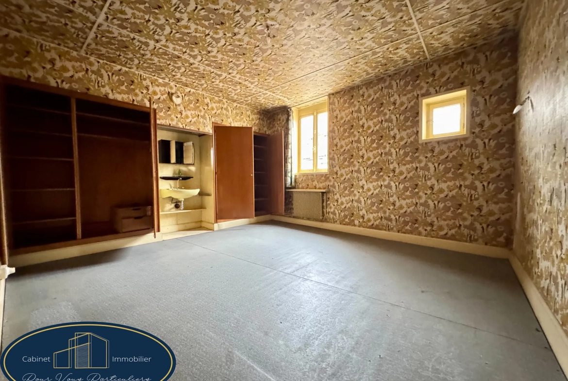 Maison de maître à vendre à Armentières - 182 m², jardin et potentiel à saisir 
