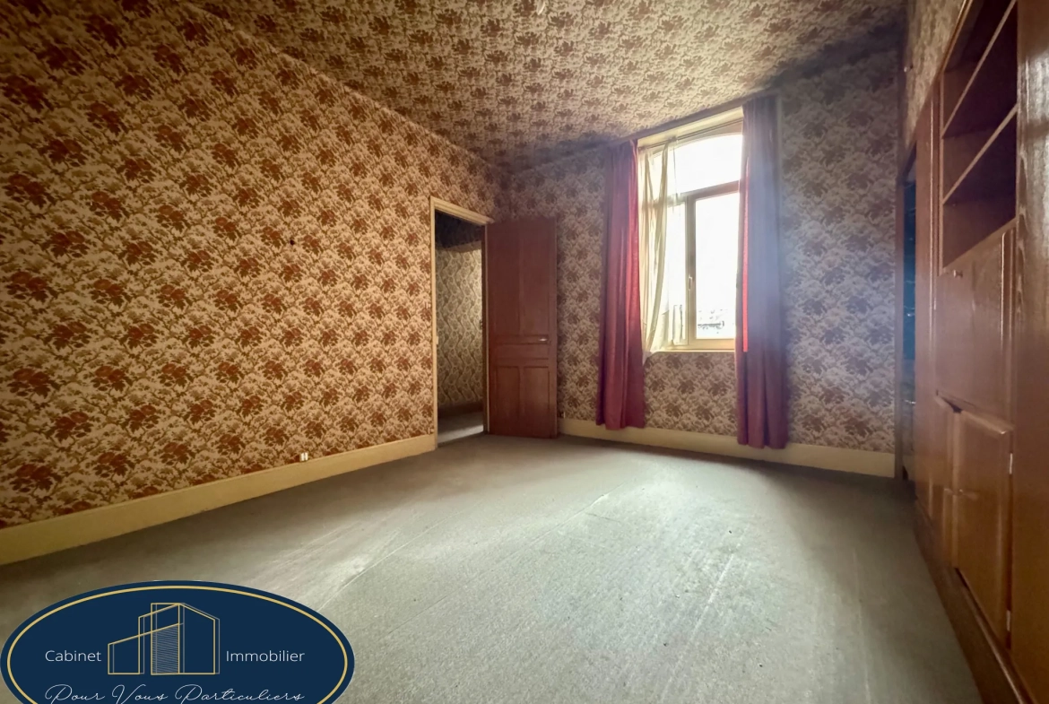 Maison de maître à vendre à Armentières - 182 m², jardin et potentiel à saisir 