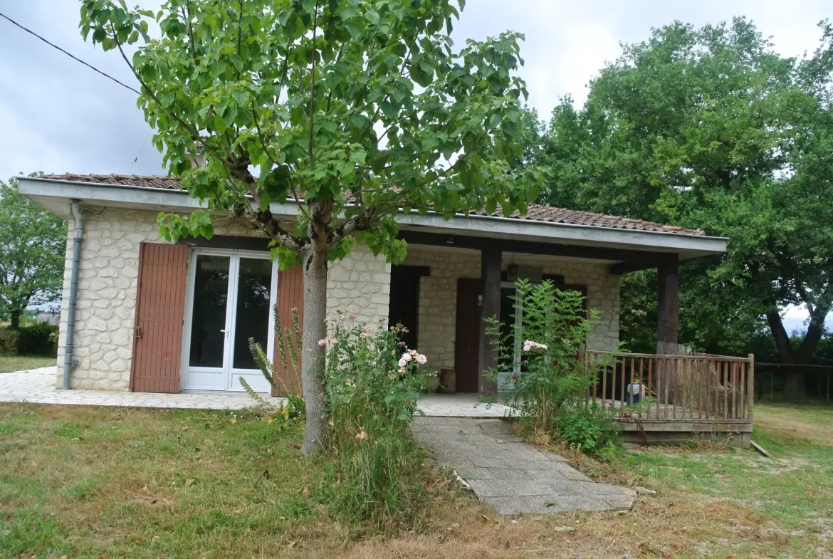 Maison de plain-pied avec 2 hectares de terrain près de Duras 