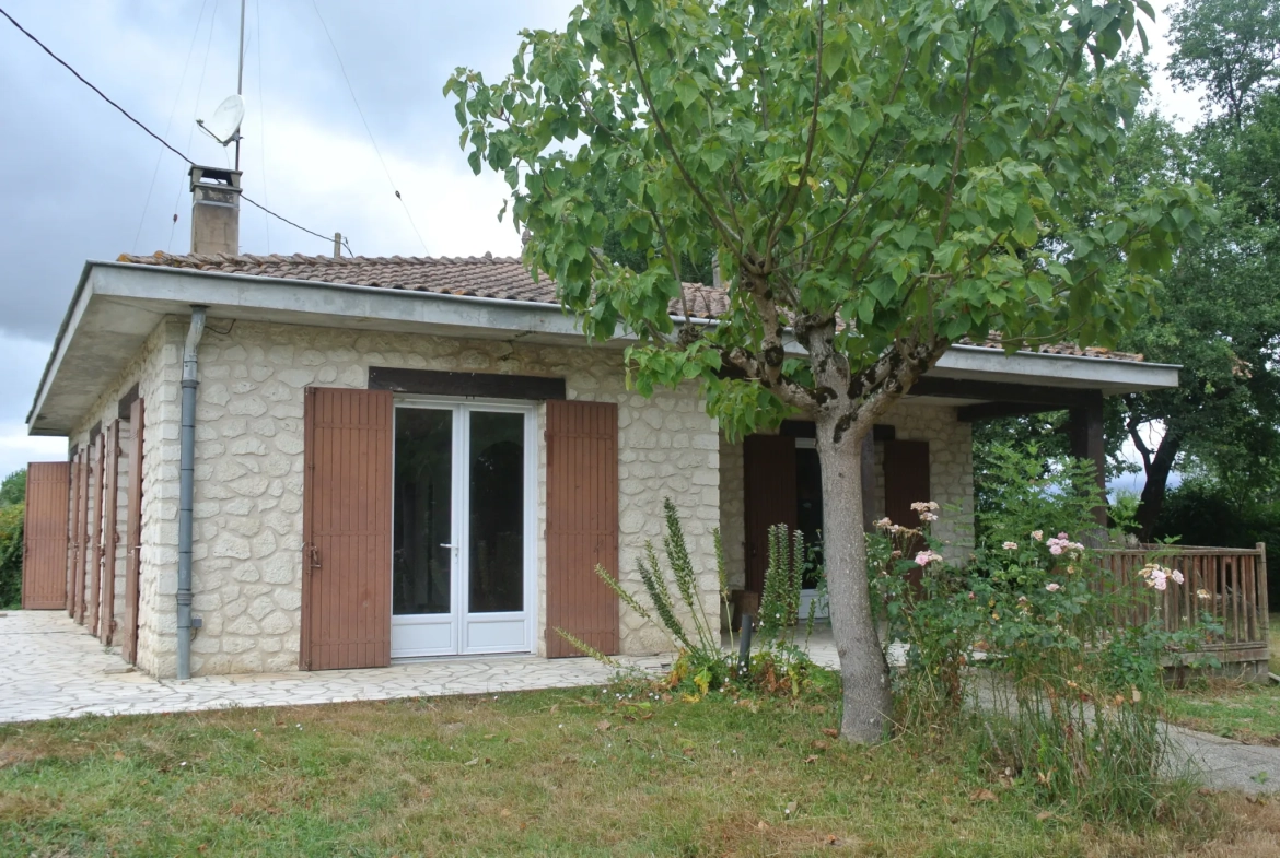 Maison de plain-pied avec 2 hectares de terrain près de Duras 