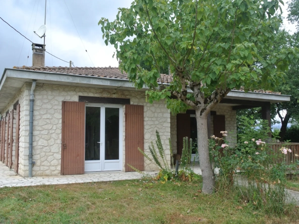 Maison de plain-pied avec 2 hectares de terrain près de Duras