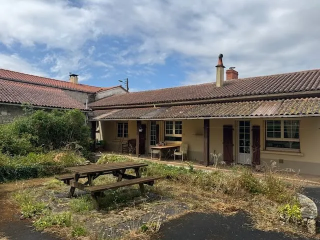 Maison de plain-pied de 124 m² avec jardin et garage à Thire 