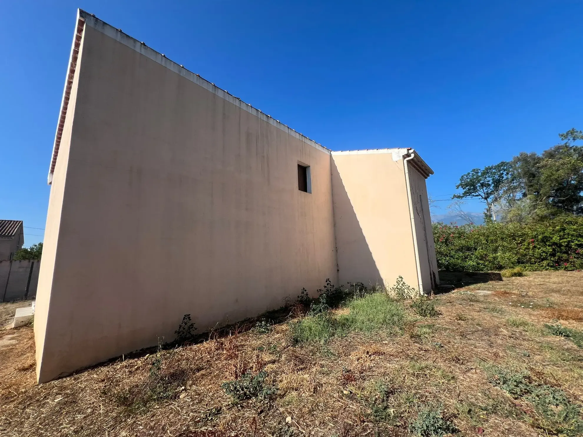 Maison à vendre à Morta – Terrain de 1200 m² avec potentiel d'agrandissement 