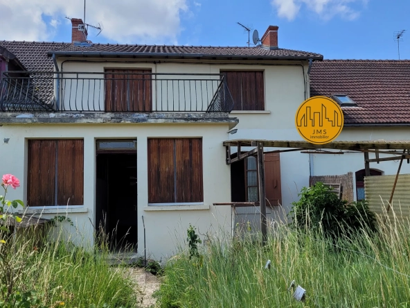 Maison de village à rénover de 75m² avec jardin à Noyant d'Allier