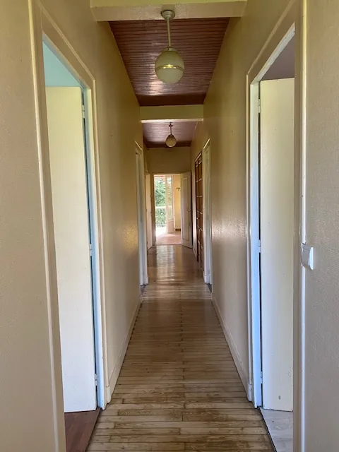 Maison familiale de 174 m² à Saint Paul de Serre avec terrasse et terrain de 3874 m² 