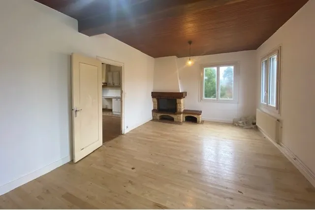 Maison familiale de 174 m² à Saint Paul de Serre avec terrasse et terrain de 3874 m² 