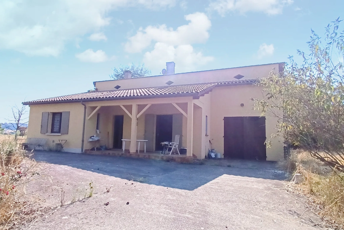 Maison de 102 m² avec terrain, hangar et combles aménageables à Sainte-Colombe-en-Bruilhois 