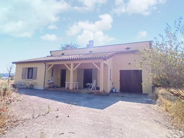 Maison de 102 m² avec terrain, hangar et combles aménageables à Sainte-Colombe-en-Bruilhois