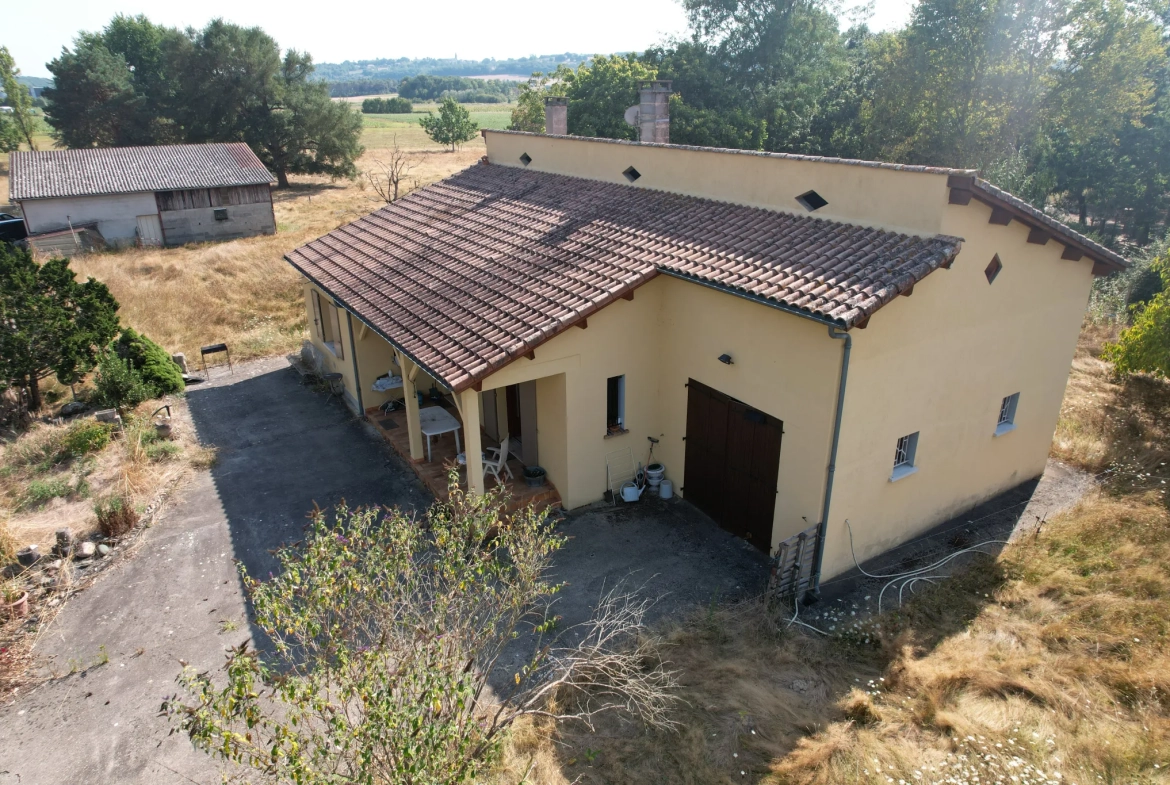 Maison de 102 m² avec terrain, hangar et combles aménageables à Sainte-Colombe-en-Bruilhois 