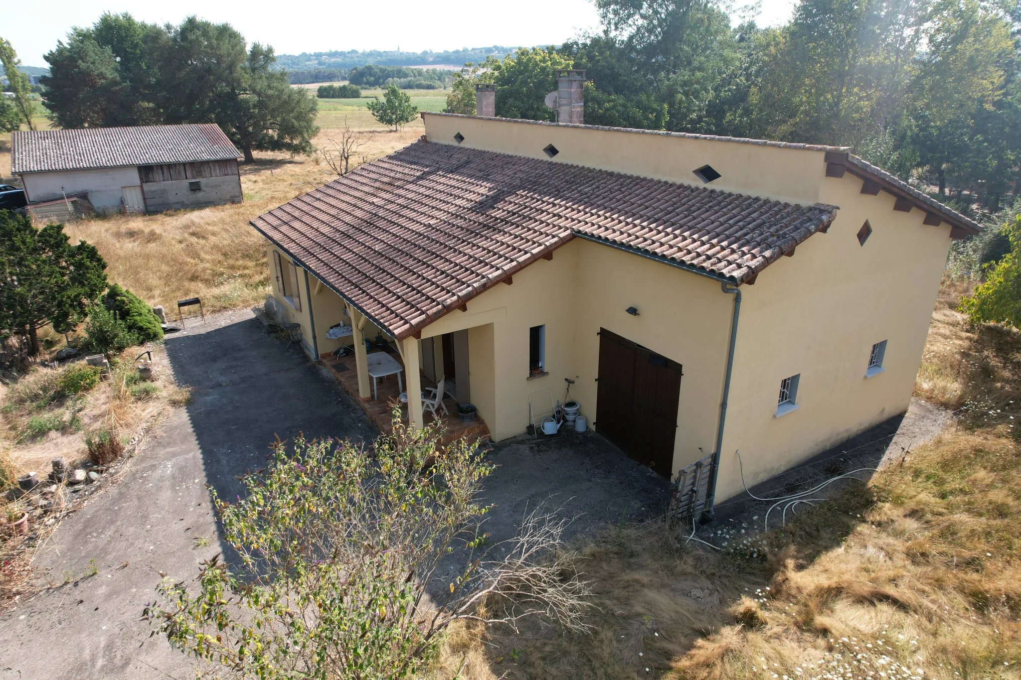 Maison de 102 m² avec terrain, hangar et combles aménageables à Sainte-Colombe-en-Bruilhois 