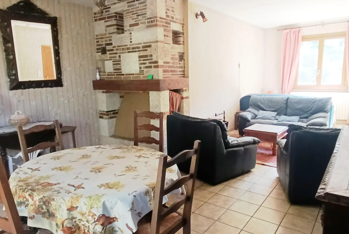 Maison de 102 m² avec terrain, hangar et combles aménageables à Sainte-Colombe-en-Bruilhois 