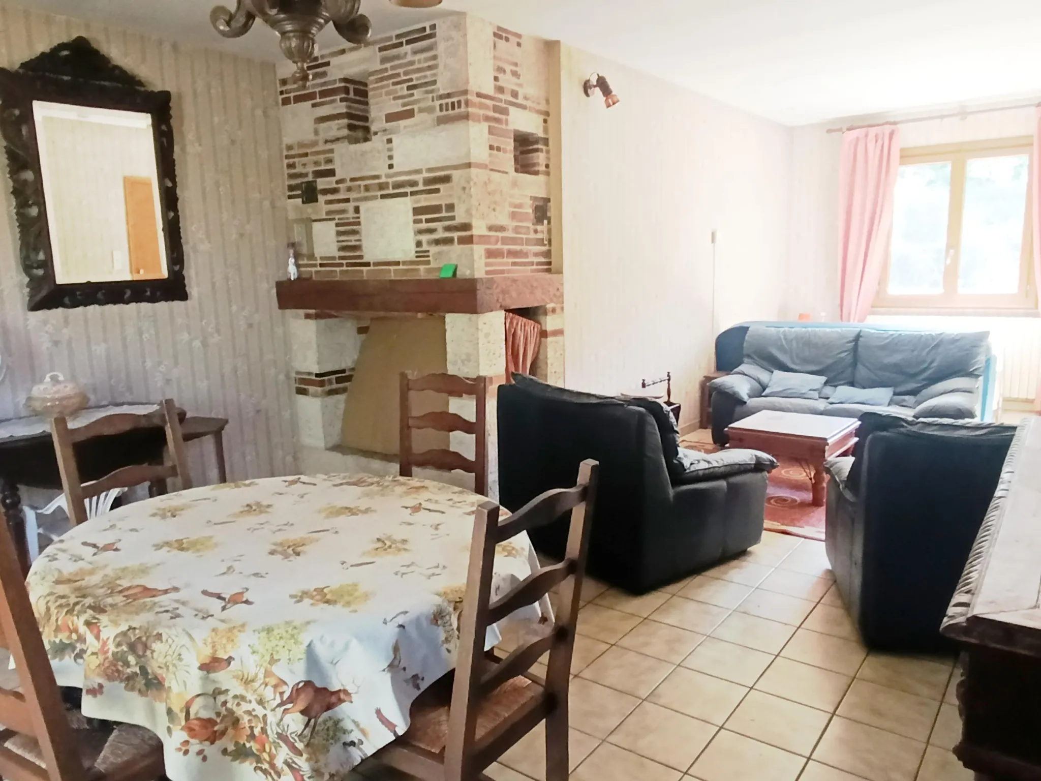 Maison de 102 m² avec terrain, hangar et combles aménageables à Sainte-Colombe-en-Bruilhois 