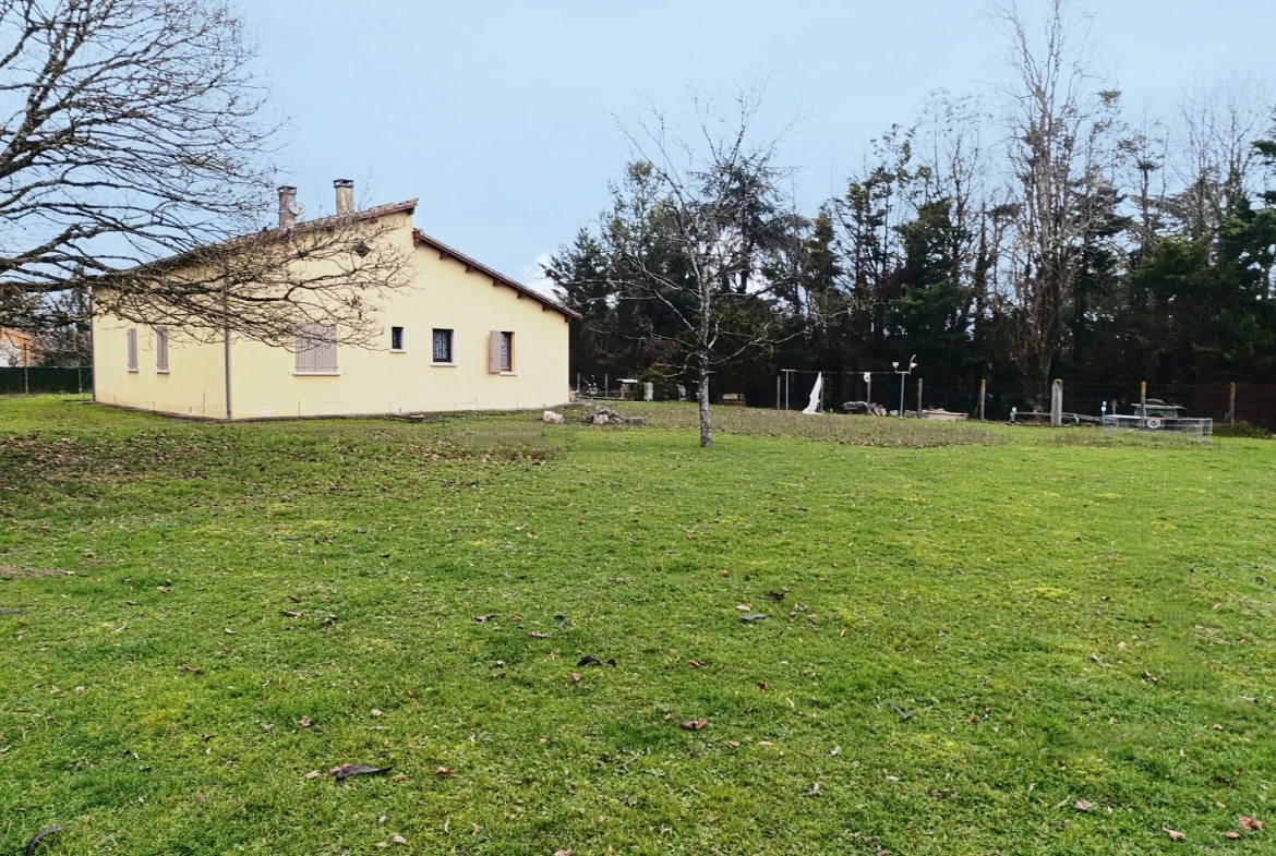 Maison de 102 m² avec terrain, hangar et combles aménageables à Sainte-Colombe-en-Bruilhois 