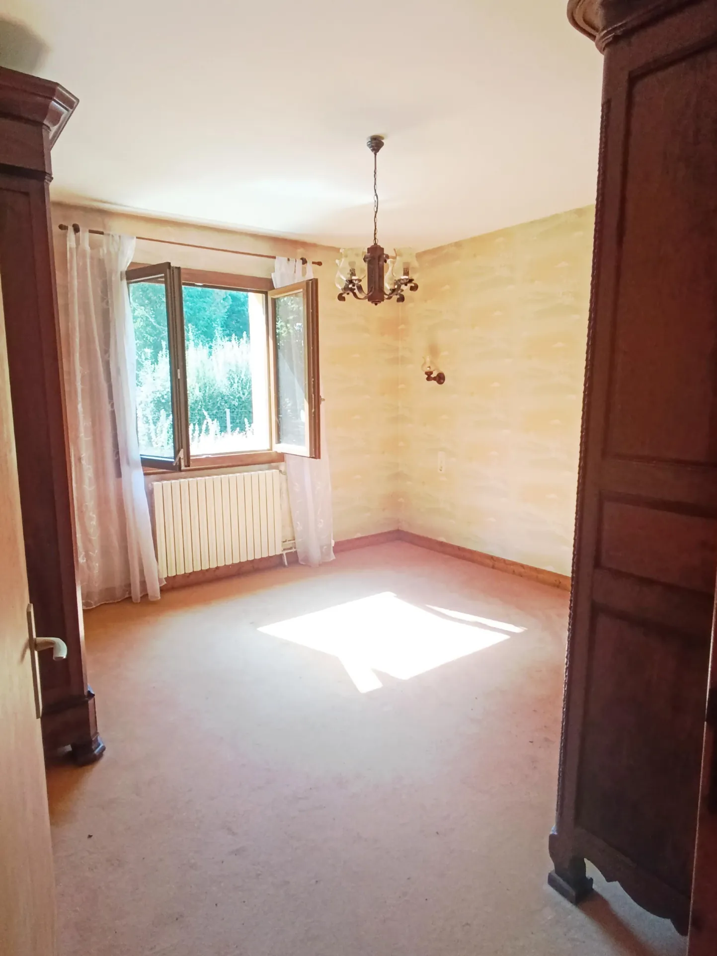 Maison de 102 m² avec terrain, hangar et combles aménageables à Sainte-Colombe-en-Bruilhois 