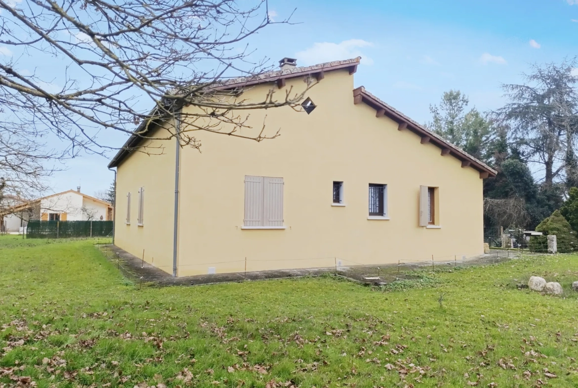 Maison de 102 m² avec terrain, hangar et combles aménageables à Sainte-Colombe-en-Bruilhois 
