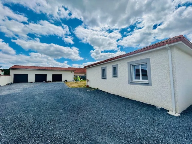 Maison à vendre à Saint Lezer : 120 m² avec 4 chambres, garage et terrain arboré 