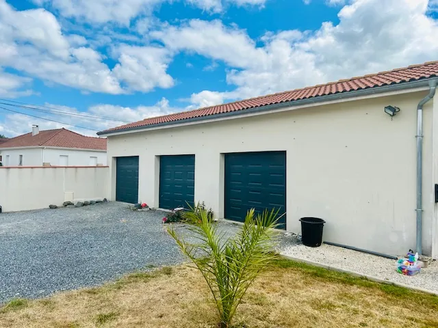 Maison à vendre à Saint Lezer : 120 m² avec 4 chambres, garage et terrain arboré 