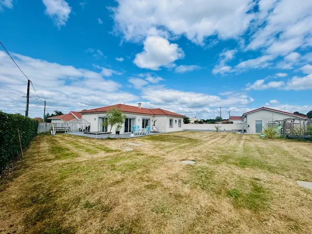 Maison à vendre à Saint Lezer : 120 m² avec 4 chambres, garage et terrain arboré 