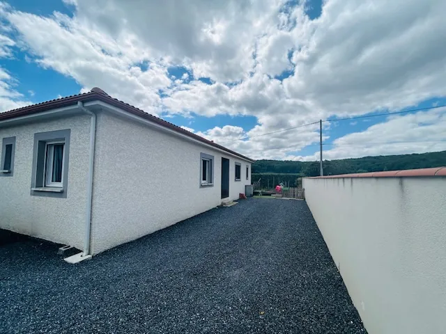 Maison à vendre à Saint Lezer : 120 m² avec 4 chambres, garage et terrain arboré 