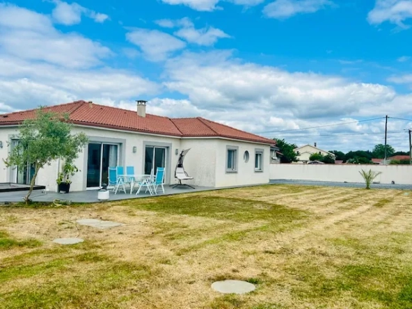 Maison à vendre à Saint Lezer : 120 m² avec 4 chambres, garage et terrain arboré