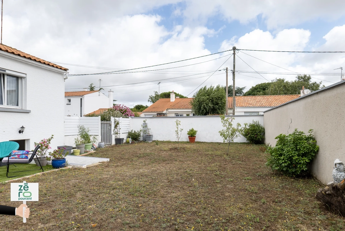 Maison à Luçon avec sous-sol complet, 4 chambres, terrain clos, prêt à emménager 