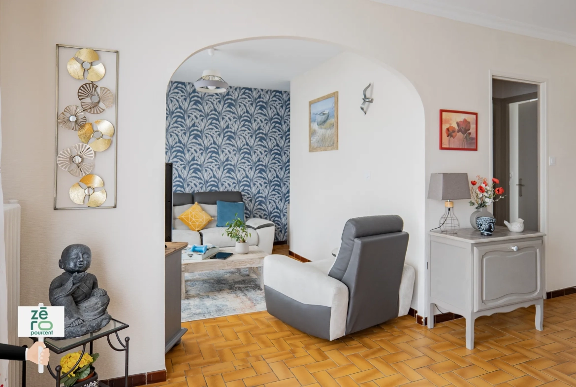 Maison à Luçon avec sous-sol complet, 4 chambres, terrain clos, prêt à emménager 