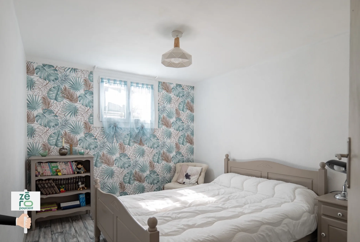 Maison à Luçon avec sous-sol complet, 4 chambres, terrain clos, prêt à emménager 