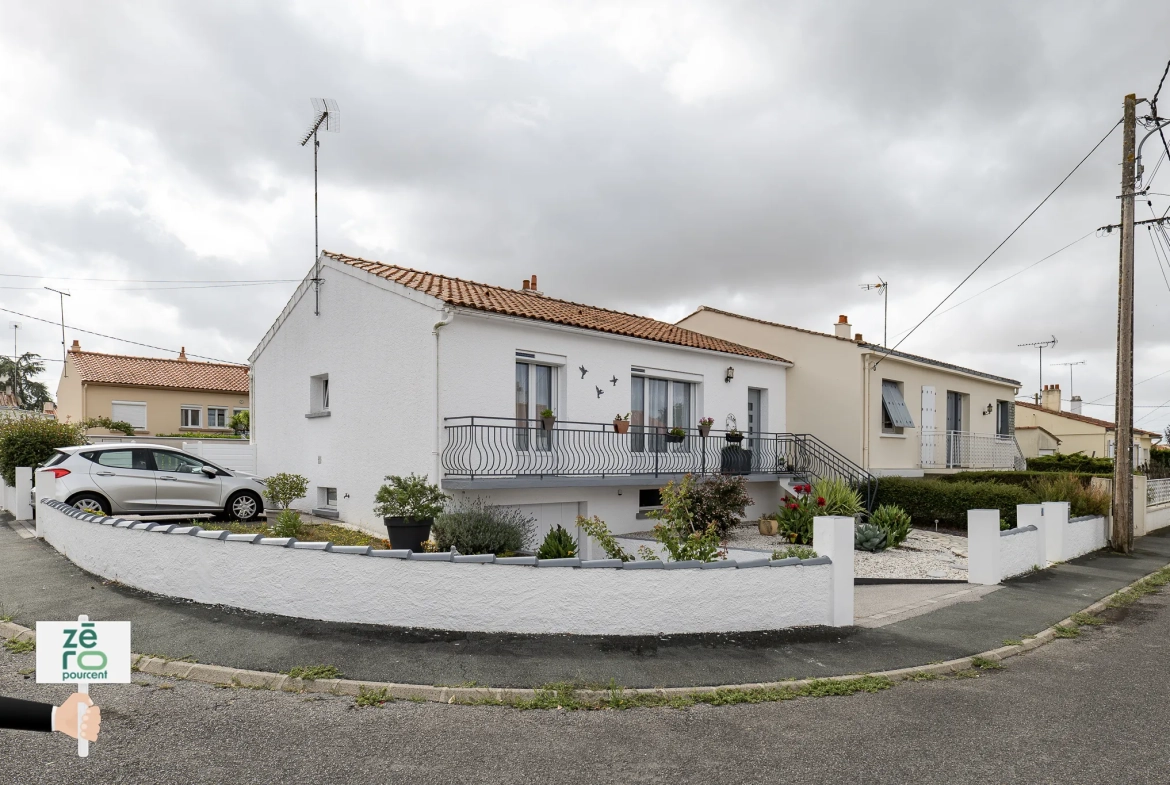 Maison à Luçon avec sous-sol complet, 4 chambres, terrain clos, prêt à emménager 