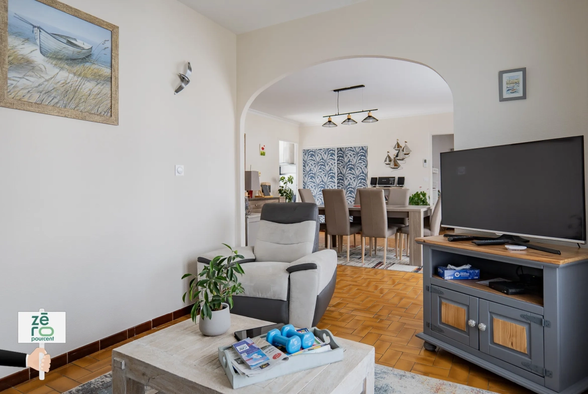 Maison à Luçon avec sous-sol complet, 4 chambres, terrain clos, prêt à emménager 