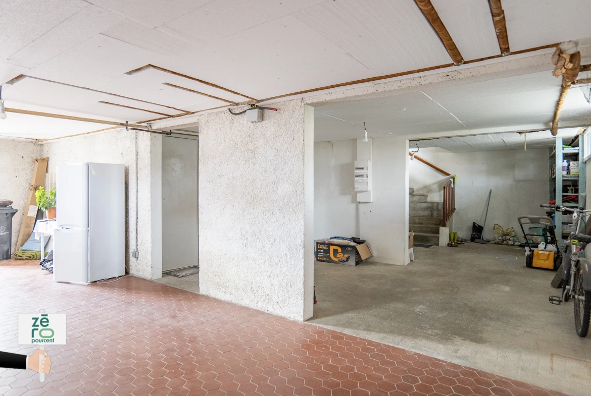 Maison à Luçon avec sous-sol complet, 4 chambres, terrain clos, prêt à emménager 