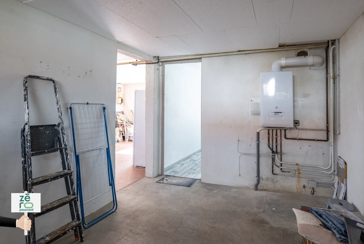 Maison à Luçon avec sous-sol complet, 4 chambres, terrain clos, prêt à emménager 