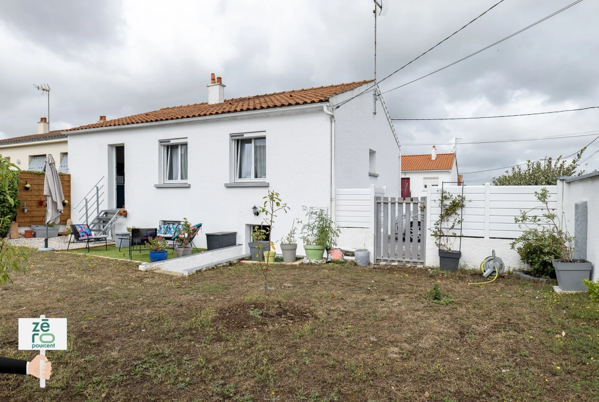 Maison à Luçon avec sous-sol complet, 4 chambres, terrain clos, prêt à emménager 