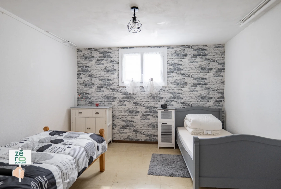 Maison à Luçon avec sous-sol complet, 4 chambres, terrain clos, prêt à emménager 