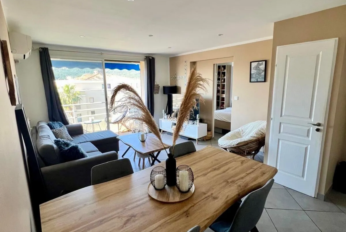 Appartement T4 lumineux avec vue mer à Hyères dans résidence sécurisée 