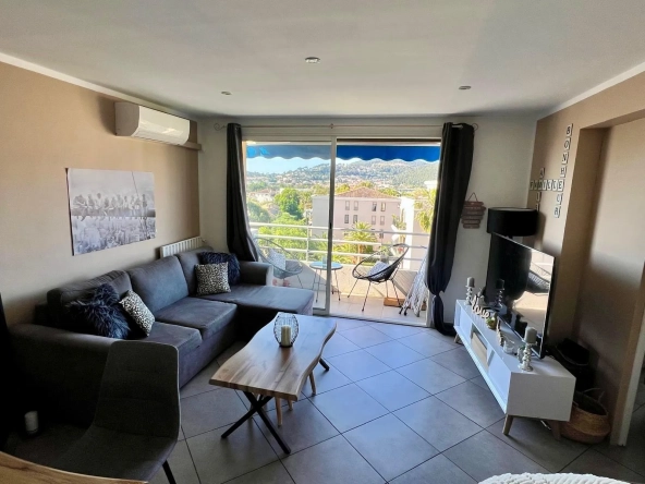 Appartement T4 lumineux avec vue mer à Hyères dans résidence sécurisée