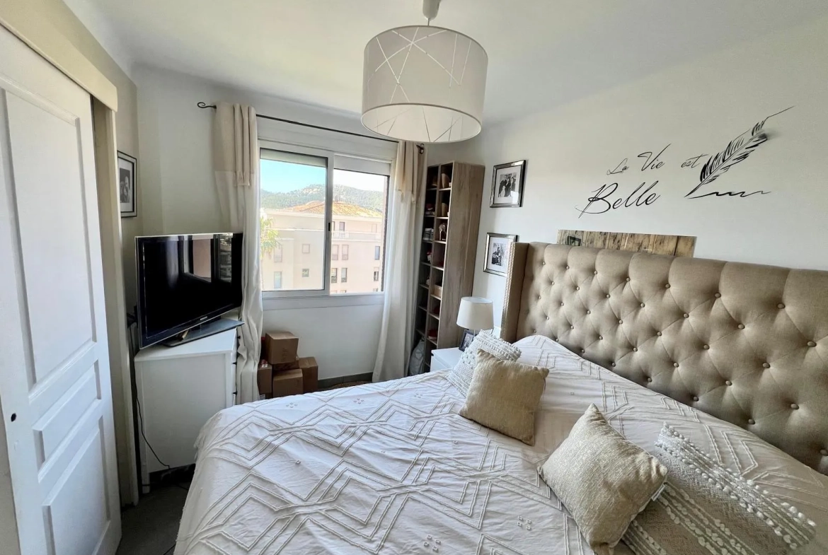 Appartement T4 lumineux avec vue mer à Hyères dans résidence sécurisée 
