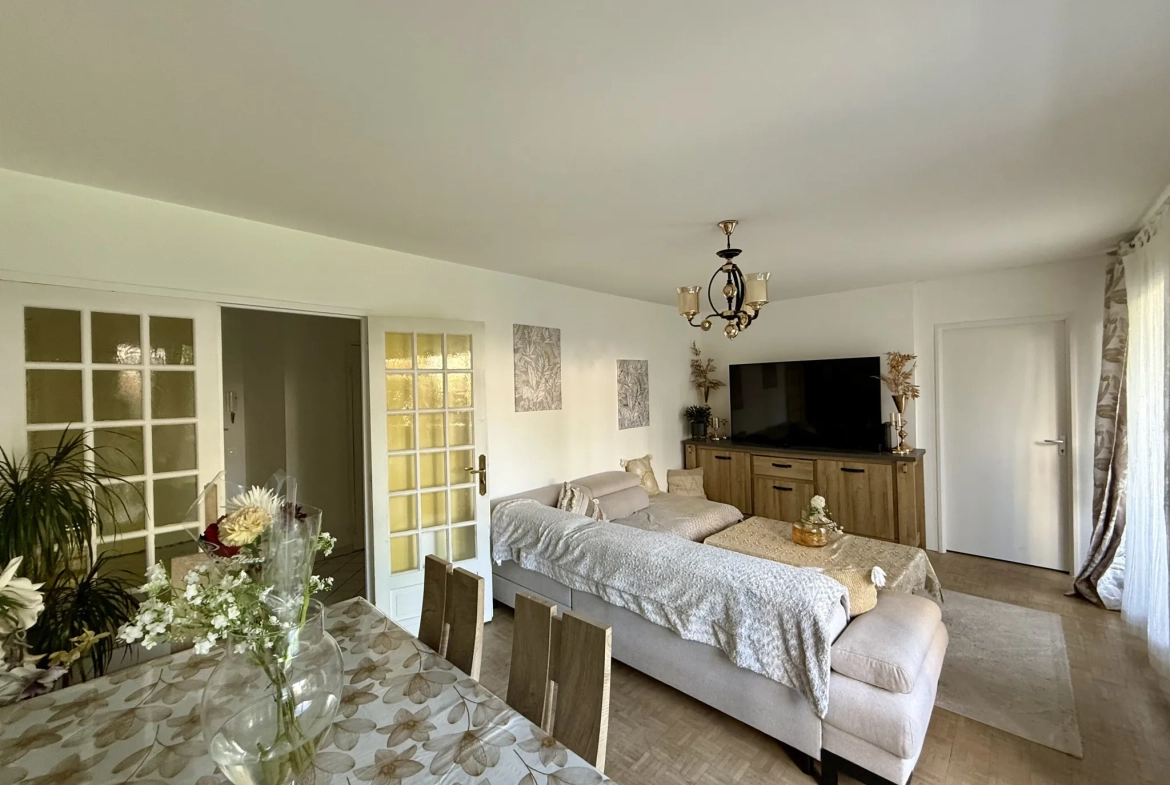 Appartement F5 lumineux avec 4 balcons à Saint-Étienne Bergson 