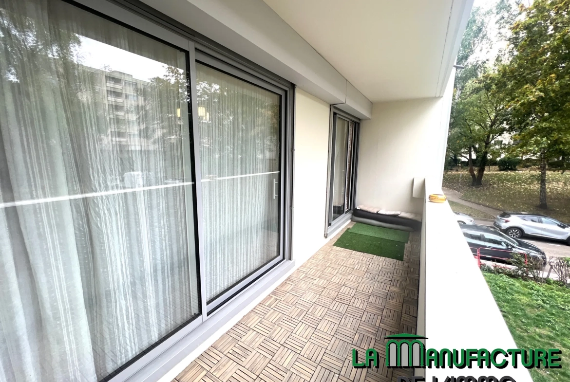 Appartement F5 lumineux avec 4 balcons à Saint-Étienne Bergson 