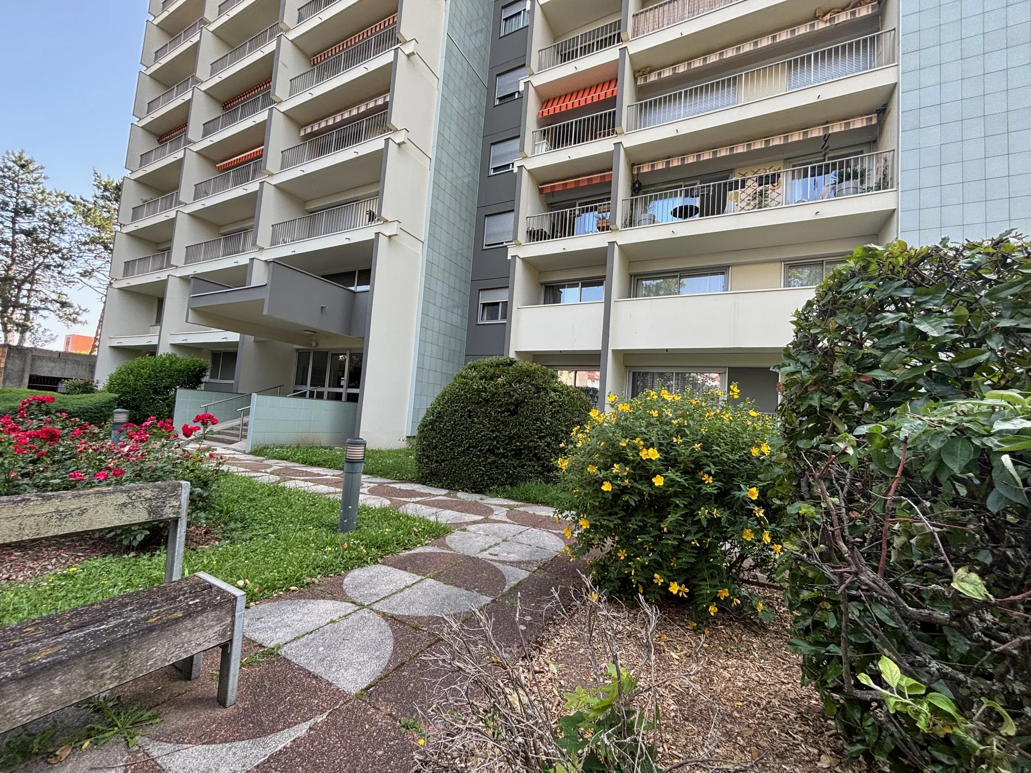 Appartement F5 lumineux avec 4 balcons à Saint-Étienne Bergson 