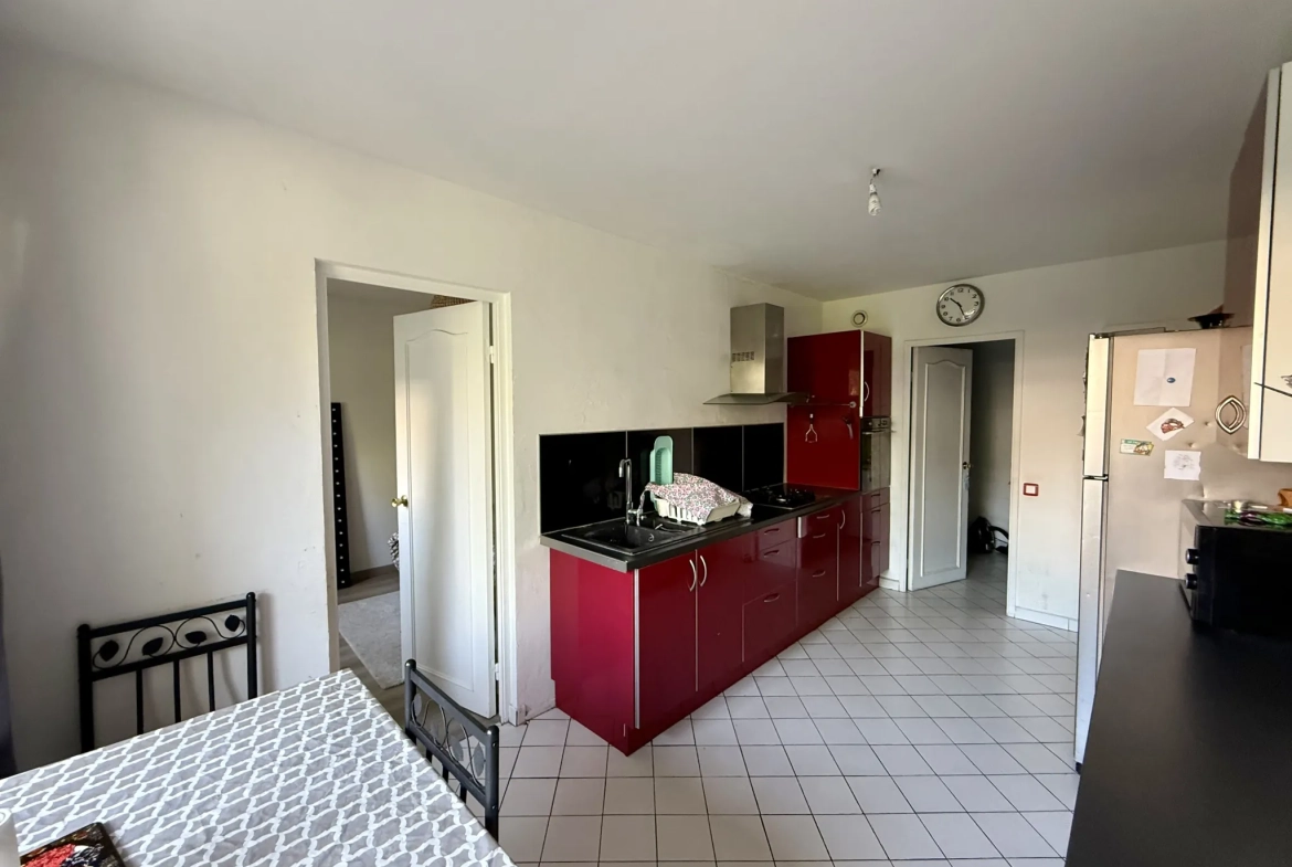 Appartement F5 lumineux avec 4 balcons à Saint-Étienne Bergson 