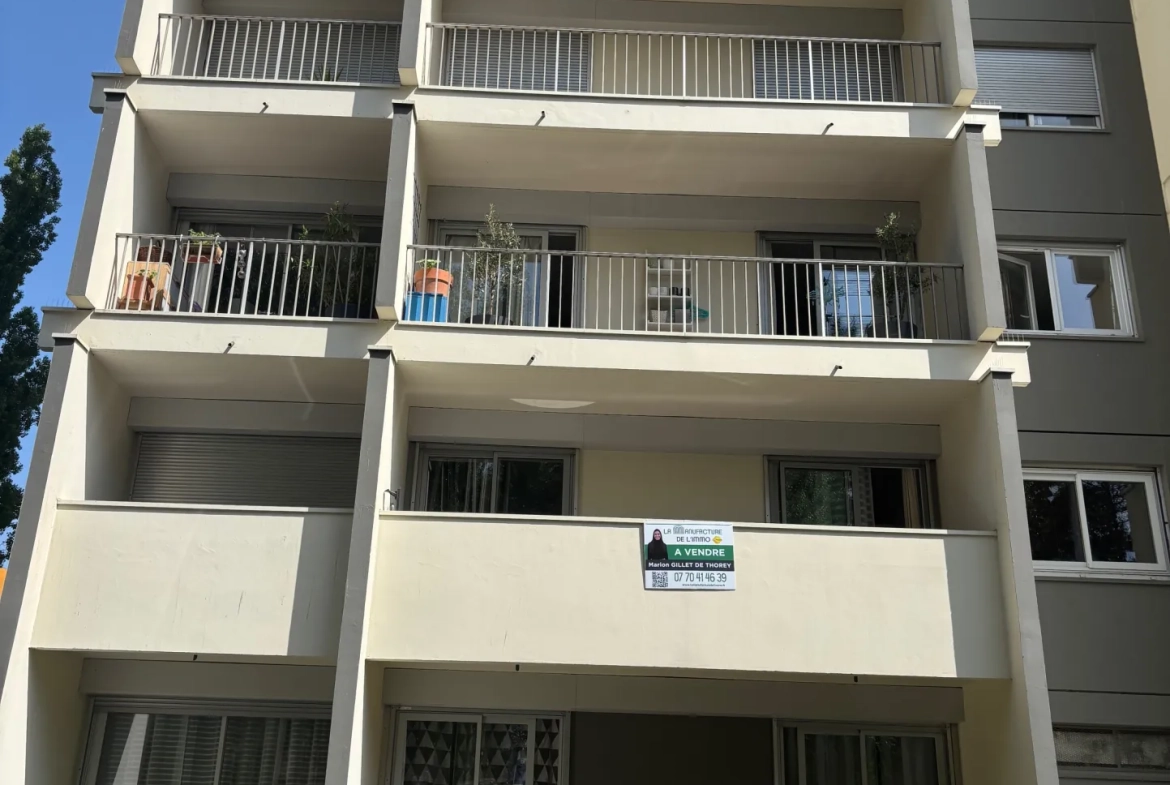 Appartement F5 lumineux avec 4 balcons à Saint-Étienne Bergson 