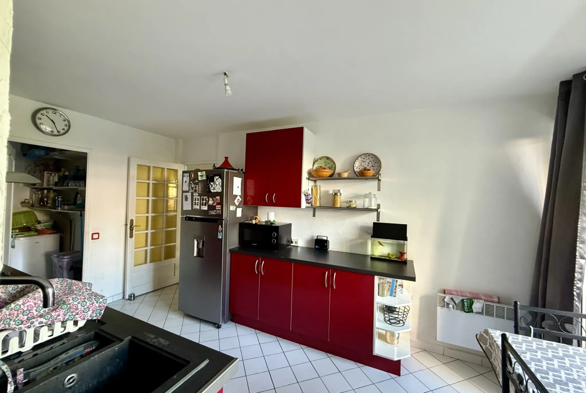 Appartement F5 lumineux avec 4 balcons à Saint-Étienne Bergson 